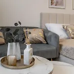 Your Ludmanska Apartman *